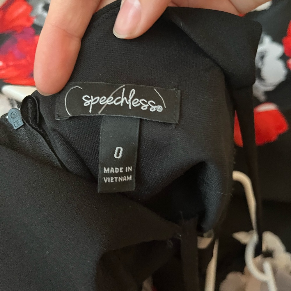 Macy’s Speechless Juniors Floral dress - Picture 4 of 4